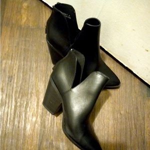 Size 10 Black Performance Shoes